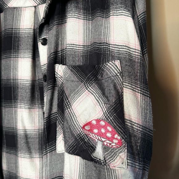 Torrid Black and White Plaid Shirt - Picture 3 of 4